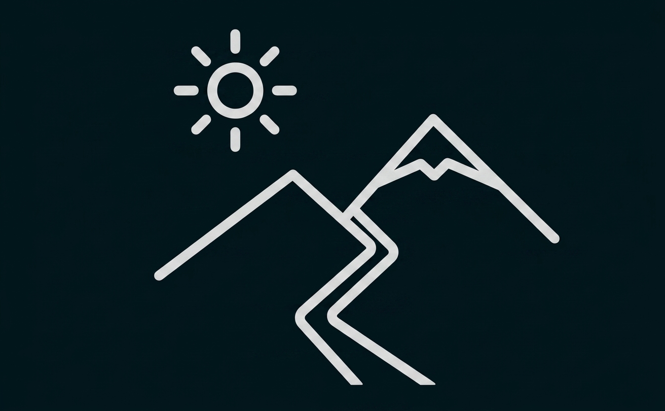Skizze zweier Berge mit Sonne und einem geschwungenen Weg.